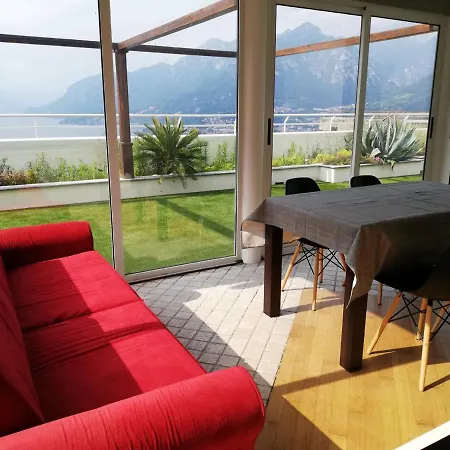 아파트 Attico With Big Terrace In With Pool 발브로나