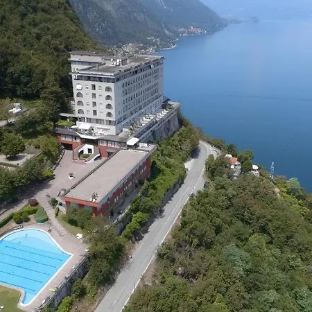 아파트 Attico With Big Terrace In With Pool 발브로나