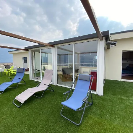 아파트 Attico With Big Terrace In With Pool 발브로나